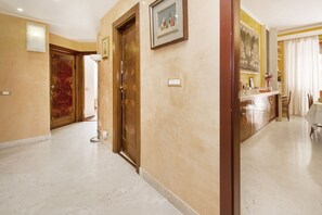 Habitació doble per a ús individual, bany compartit | Roba de llit d'alta qualitat, escriptori i bressols gratuïts 