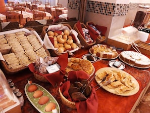 Free daily continental breakfast