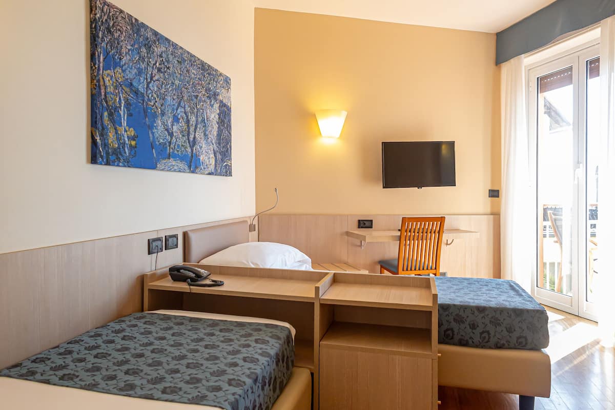 Standard Twin Room, Balcony | Desk, soundproofing, free WiFi, bed sheets