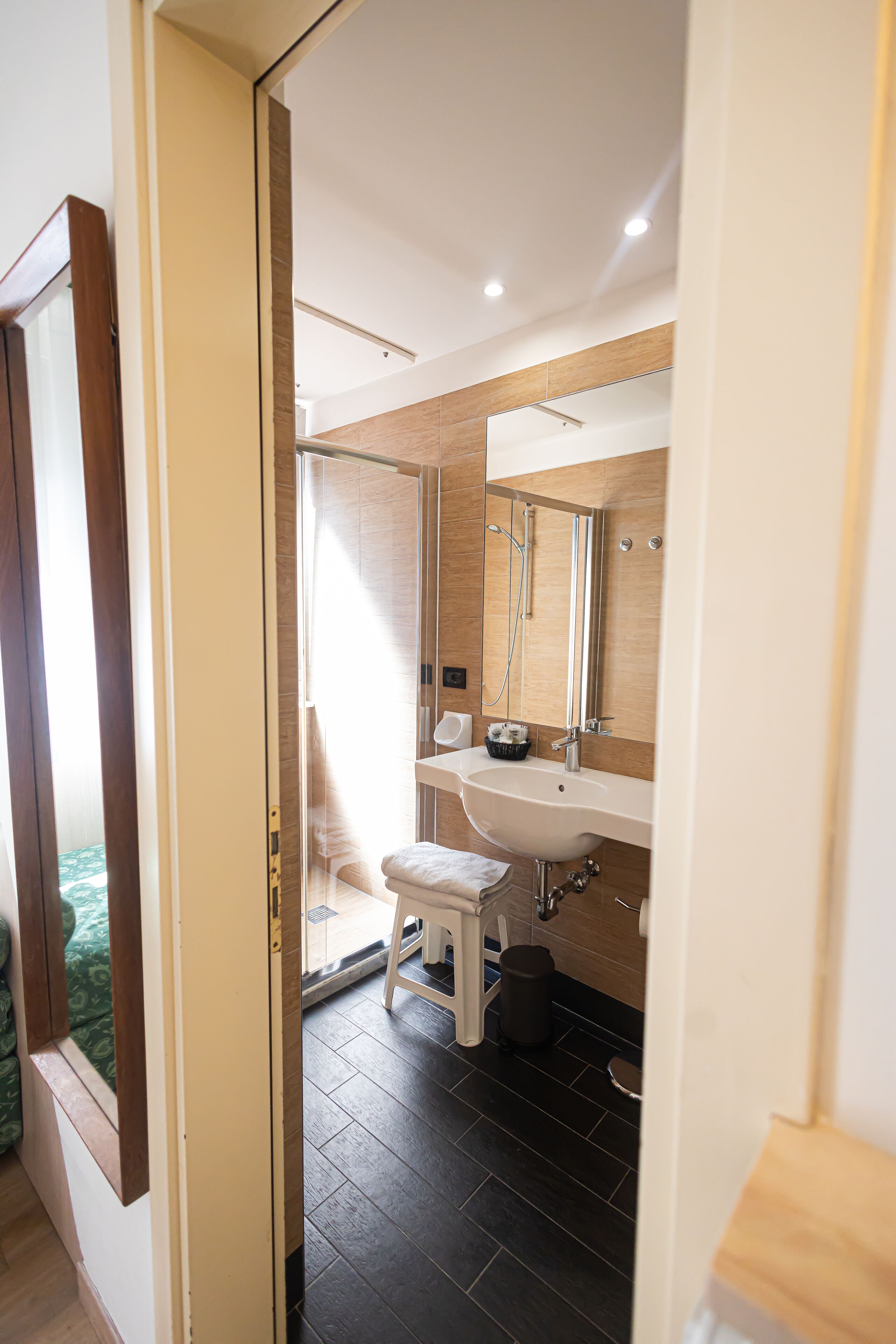 comfort double or twin room, balcony (with extra bed) | bathroom | free toiletries, hair dryer, bidet, towels