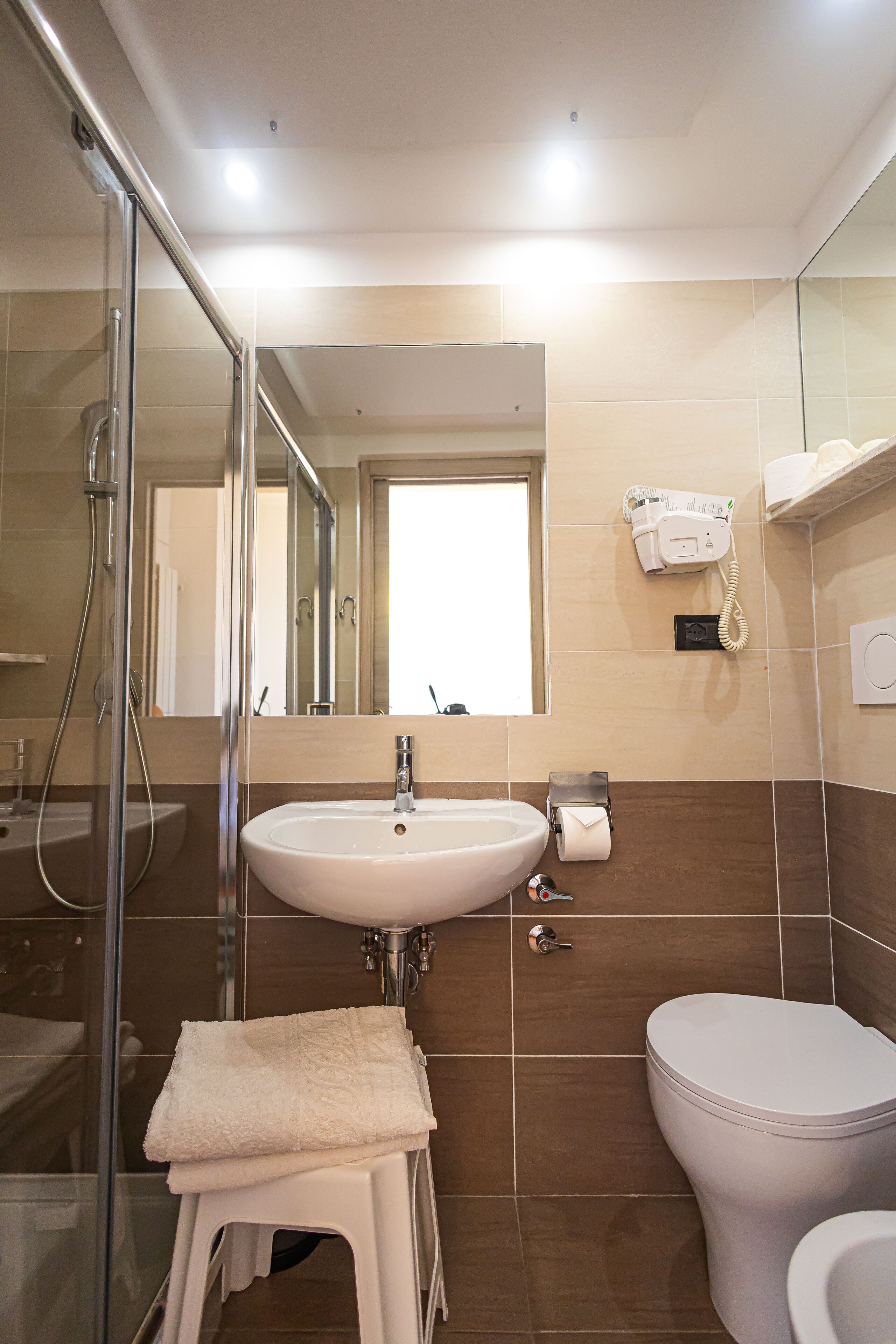 standard twin room, balcony | bathroom | free toiletries, hair dryer, bidet, towels