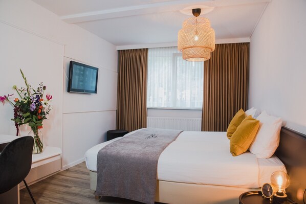 Deluxe-Doppelzimmer | Daunenbettdecken, Zimmersafe, Schreibtisch, Verdunkelungsvorhänge