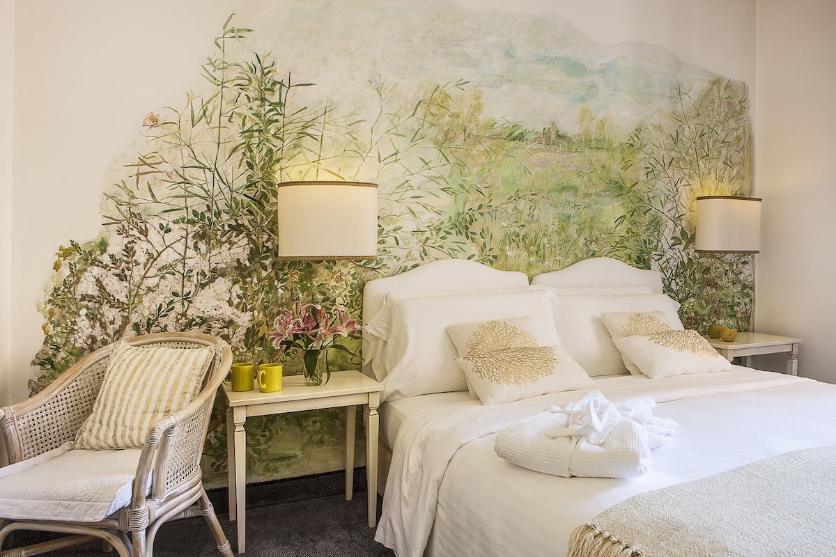 classic double room | premium bedding, minibar, in-room safe, desk