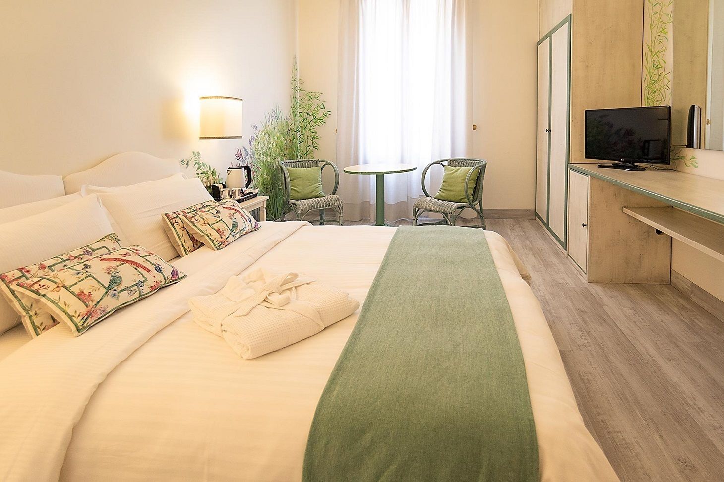 classic double room | premium bedding, minibar, in-room safe, desk