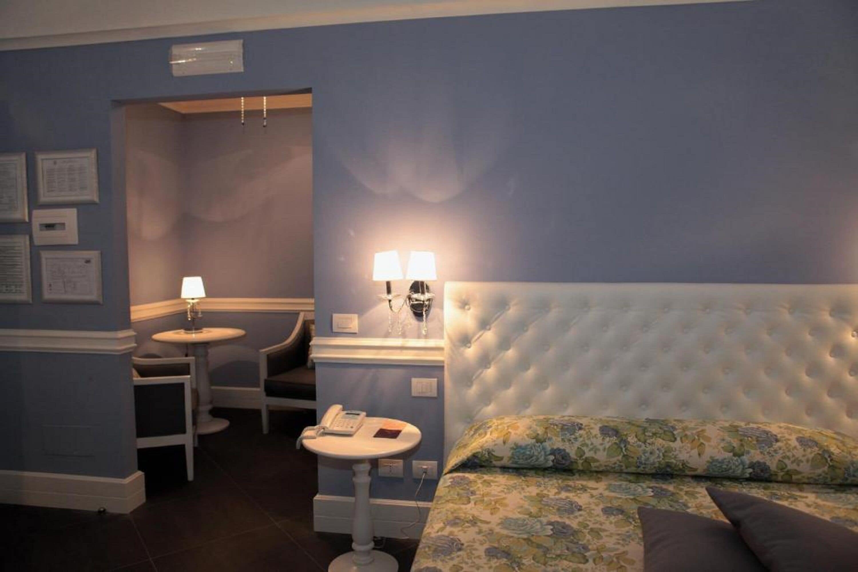 suite, 1 bedroom | minibar, in-room safe, desk, soundproofing