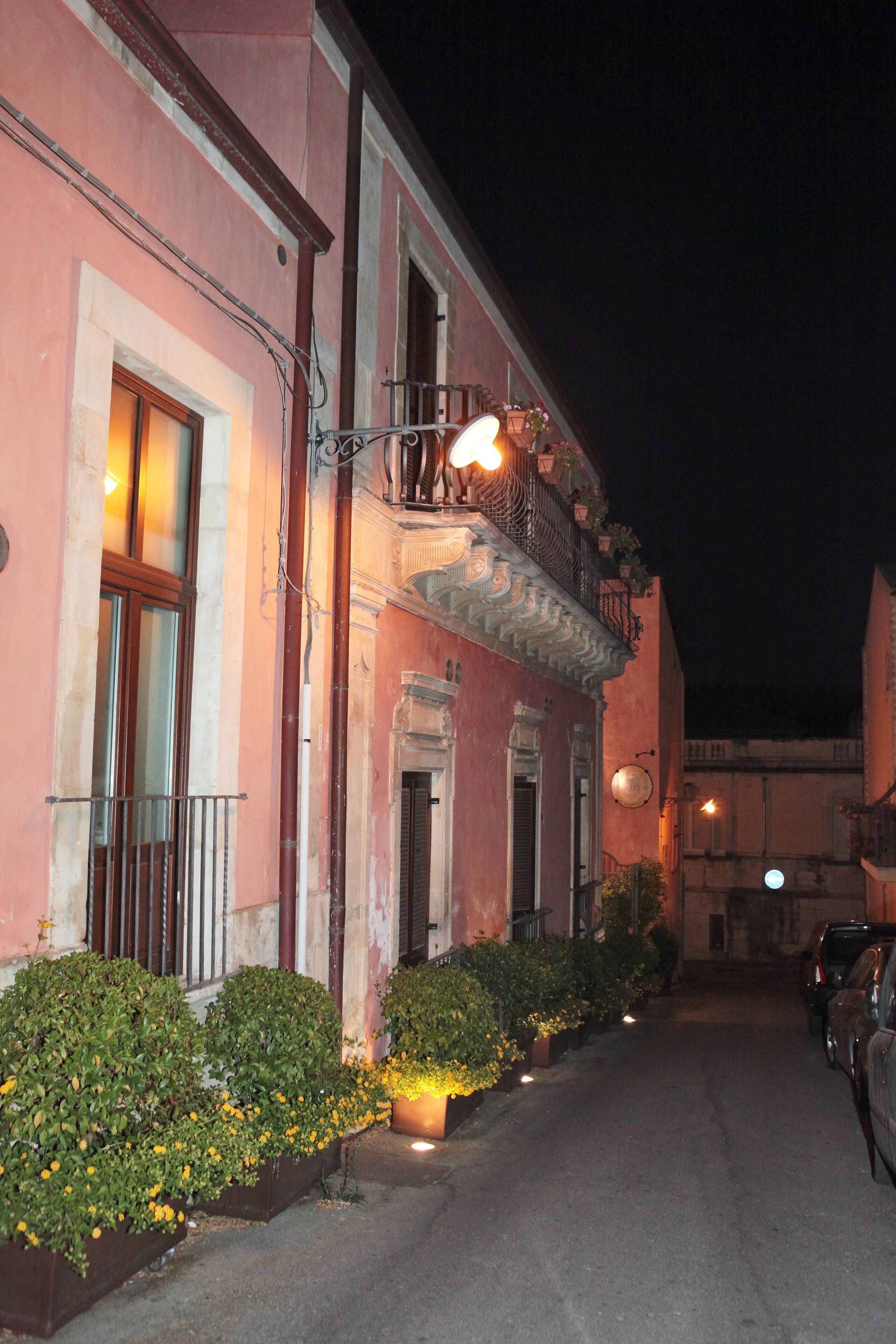 single room | minibar, in-room safe, desk, soundproofing