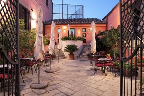 Terrace/patio - Hotel Il Barocco (Ragusa)