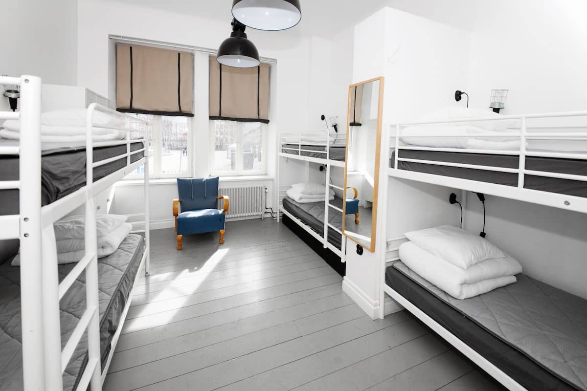 WiFi (free), bed sheets