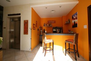 Bar (in der Unterkunft)