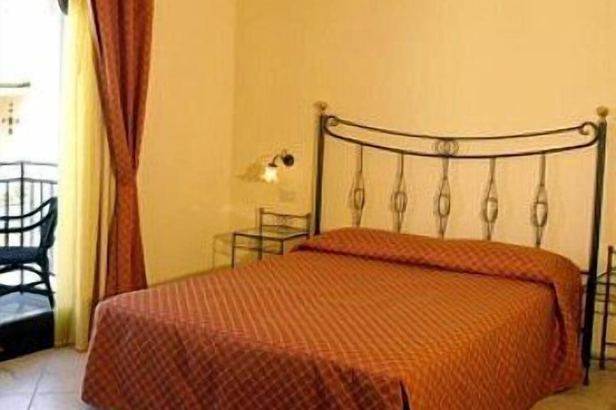 Double Room | Minibar, in-room safe, desk, blackout drapes