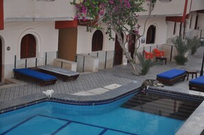 Egyptian cotton sheets, premium bedding, pillow-top beds, minibar
