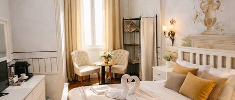 Chambre Double ou avec lits jumeaux (DANTE) | Draps en coton égyptien, surmatelas, coffres-forts dans les chambres