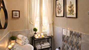 Royal Quadruple Room (GOLDONI) | Bathroom