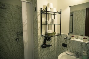 Chambre quadruple | Salle de bain