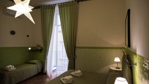 Triple Room | Premium bedding, cribs (free), WiFi (free) - Napolibed (Naples)