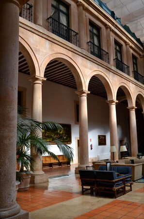 Lobby sitting area - Parador De Lerma (Lerma)