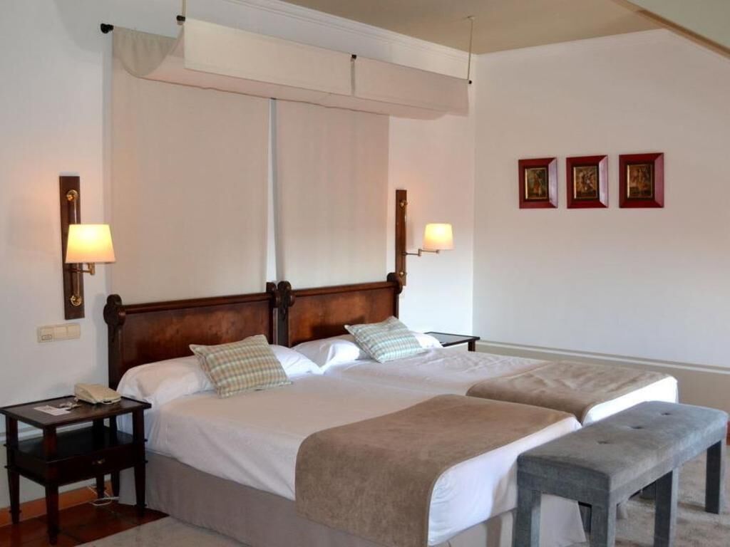 Minibar, caja fuerte, escritorio y sistema de insonorización