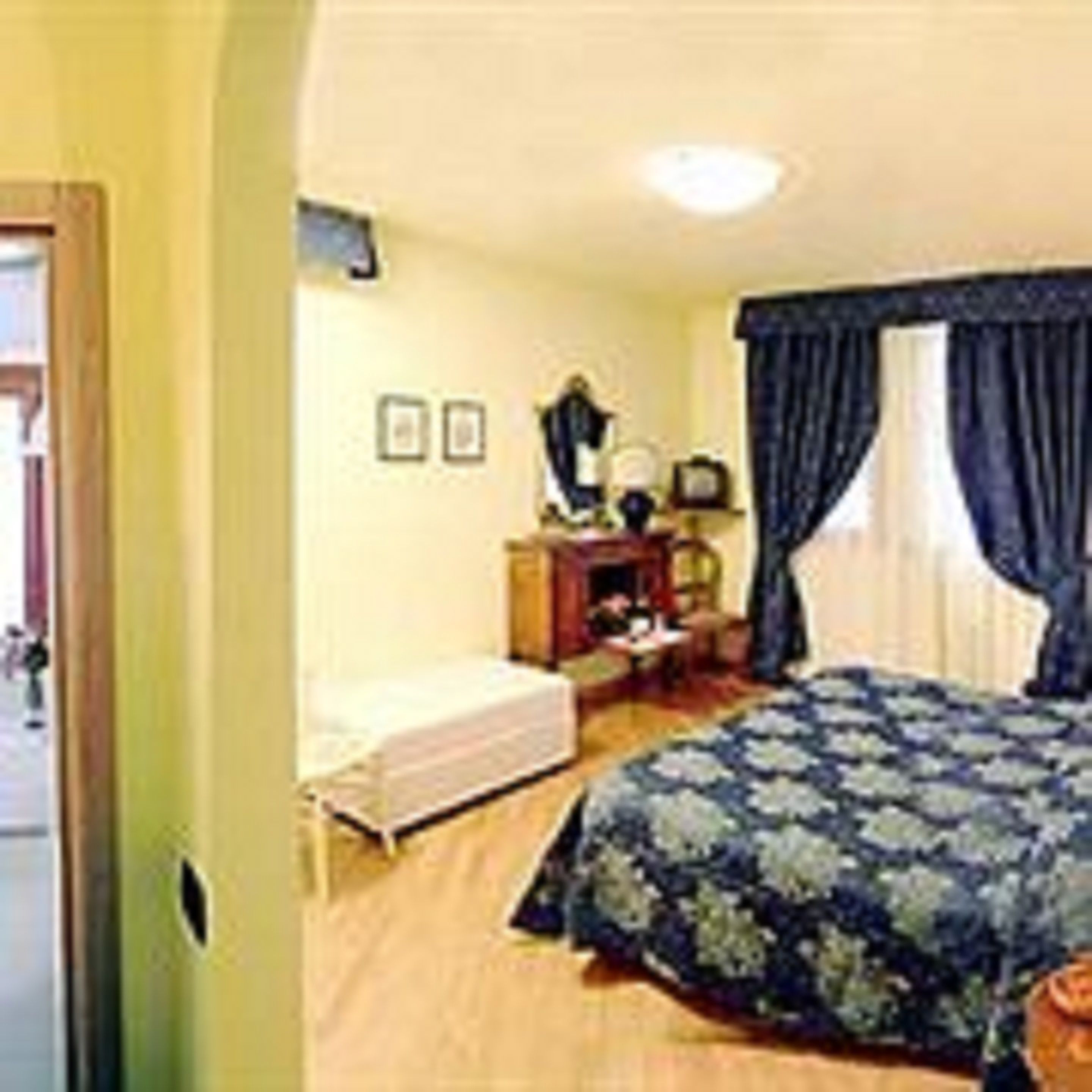 double or twin room, private bathroom (silent) | premium bedding, minibar, individually furnished, desk