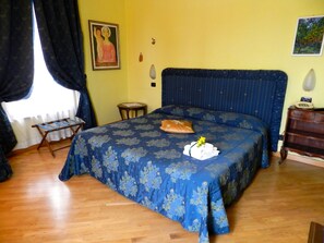 Rom – standard, privat bad | Sengetøy av topp kvalitet, minibar, individuelt innredet og skrivebord