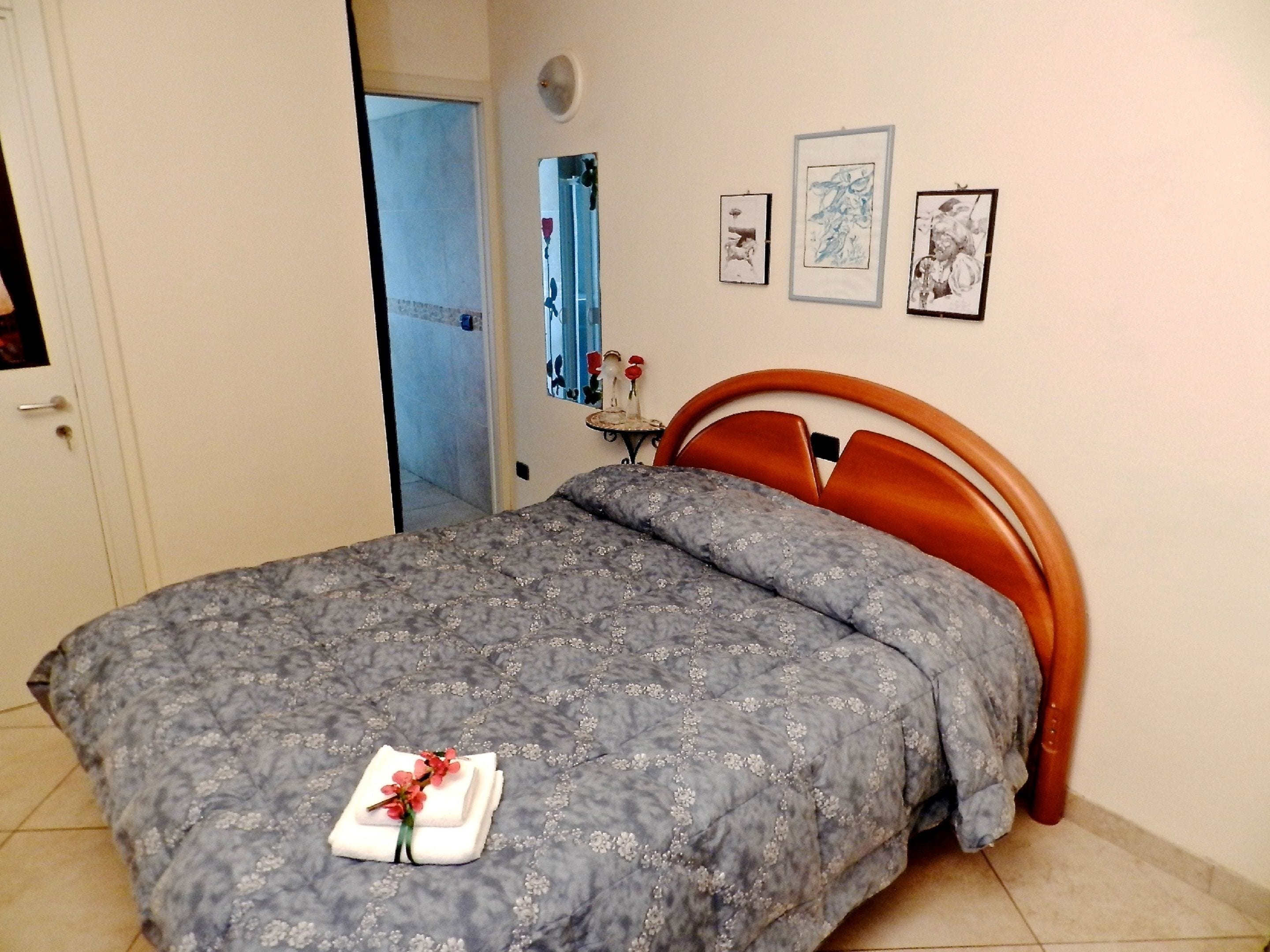 economy double or twin room, ground floor | premium bedding, minibar, individually furnished, desk