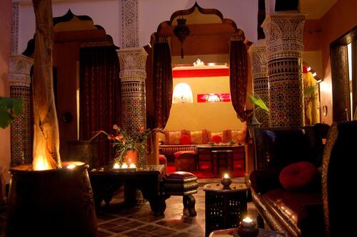 Bar lounge