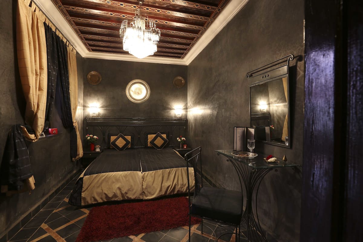 5 bedrooms, Egyptian cotton sheets, premium bedding, in-room safe