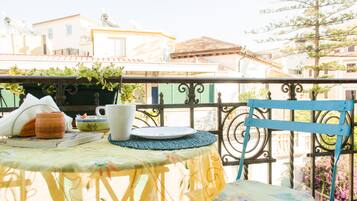 Free buffet breakfast