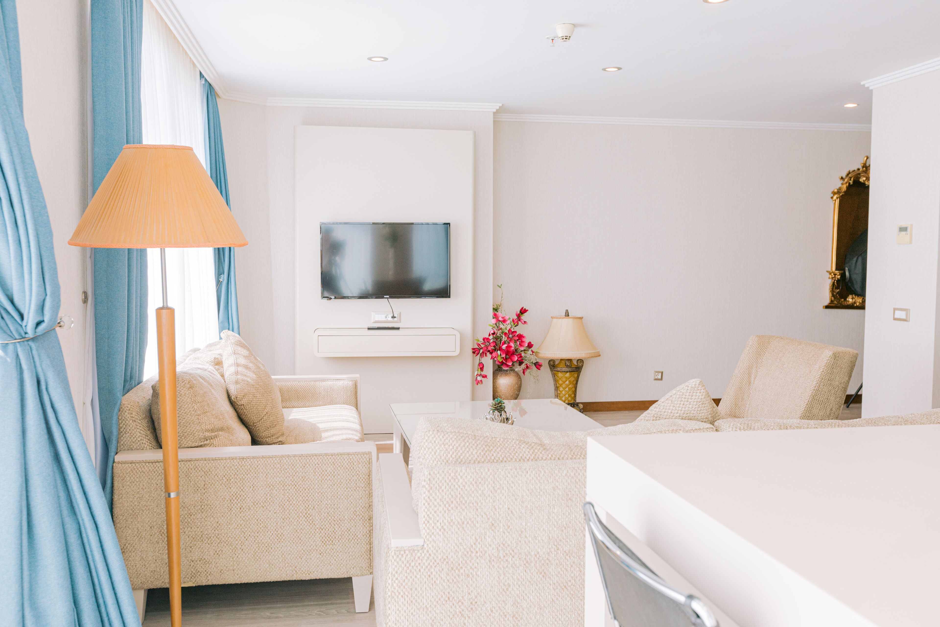 executive suite | premium bedding, down duvets, minibar, in-room safe