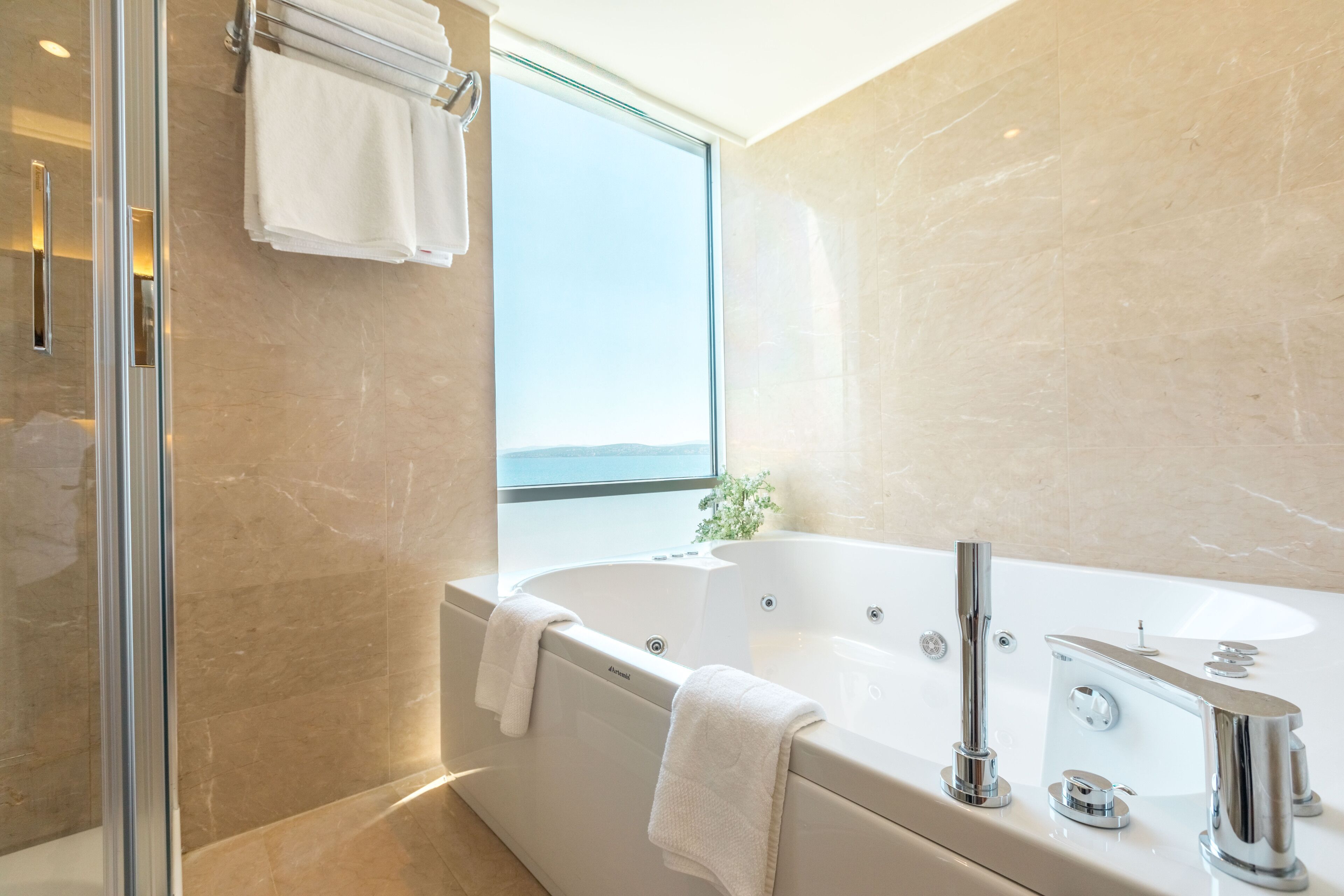 executive suite | bathroom | free toiletries, hair dryer, bathrobes, slippers