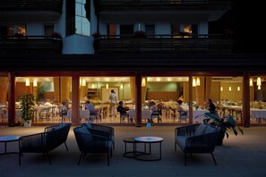 Daily buffet breakfast (EUR 15 per person)
