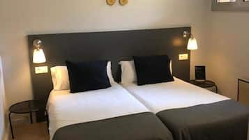 Economy-Doppelzimmer, 2 Einzelbetten | 1 Schlafzimmer, hochwertige Bettwaren, Schreibtisch