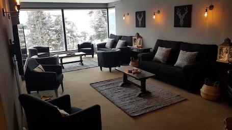 Lobby sitting area. L'Orée du Bois