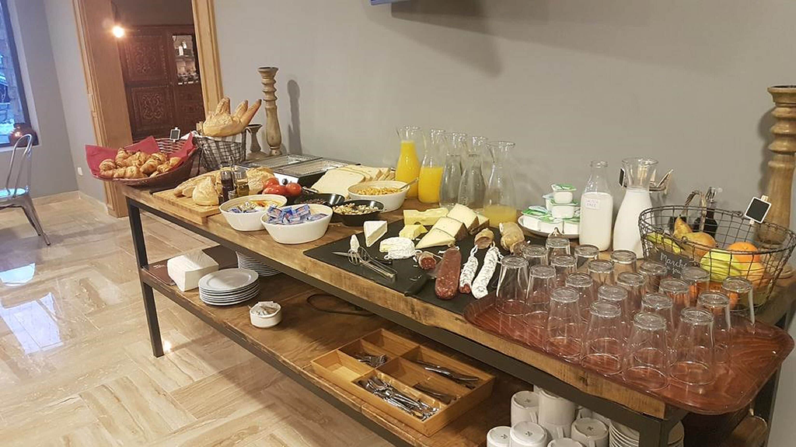 Daily buffet breakfast (EUR 9.90 per person)