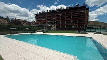 Seasonal outdoor pool