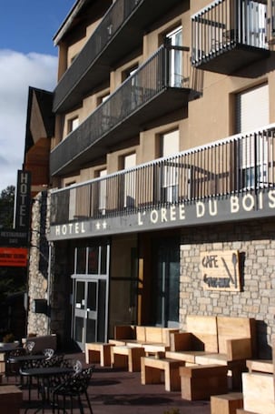 Exterior. L'Orée du Bois