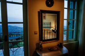 Minibar, soundproofing, iron/ironing board, free WiFi