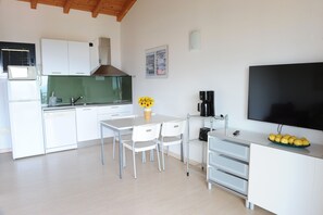 Apartment, 1 Bedroom | Private kitchen | Fridge, microwave, stovetop, dishwasher - Goethe (Malcesine)