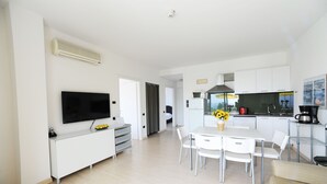 公寓, 2 间卧室, 湖景 | 私人厨房 | 茶具/咖啡用具、冰箱、微波炉、炉灶