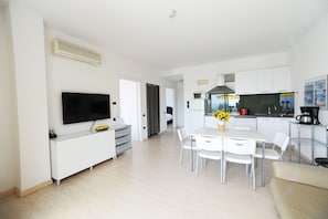 Apartment, 2 Bedrooms, Lake View | Private kitchen | Fridge, microwave, stovetop, dishwasher - Goethe (Malcesine)