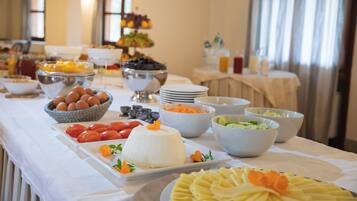 Colazione a buffet inclusa, servita tutte le mattine