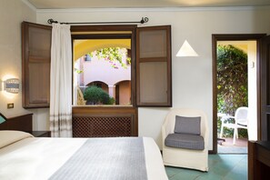 Quarto casal conforto | 1 quarto, frigobar, cofres nos quartos, escrivaninha