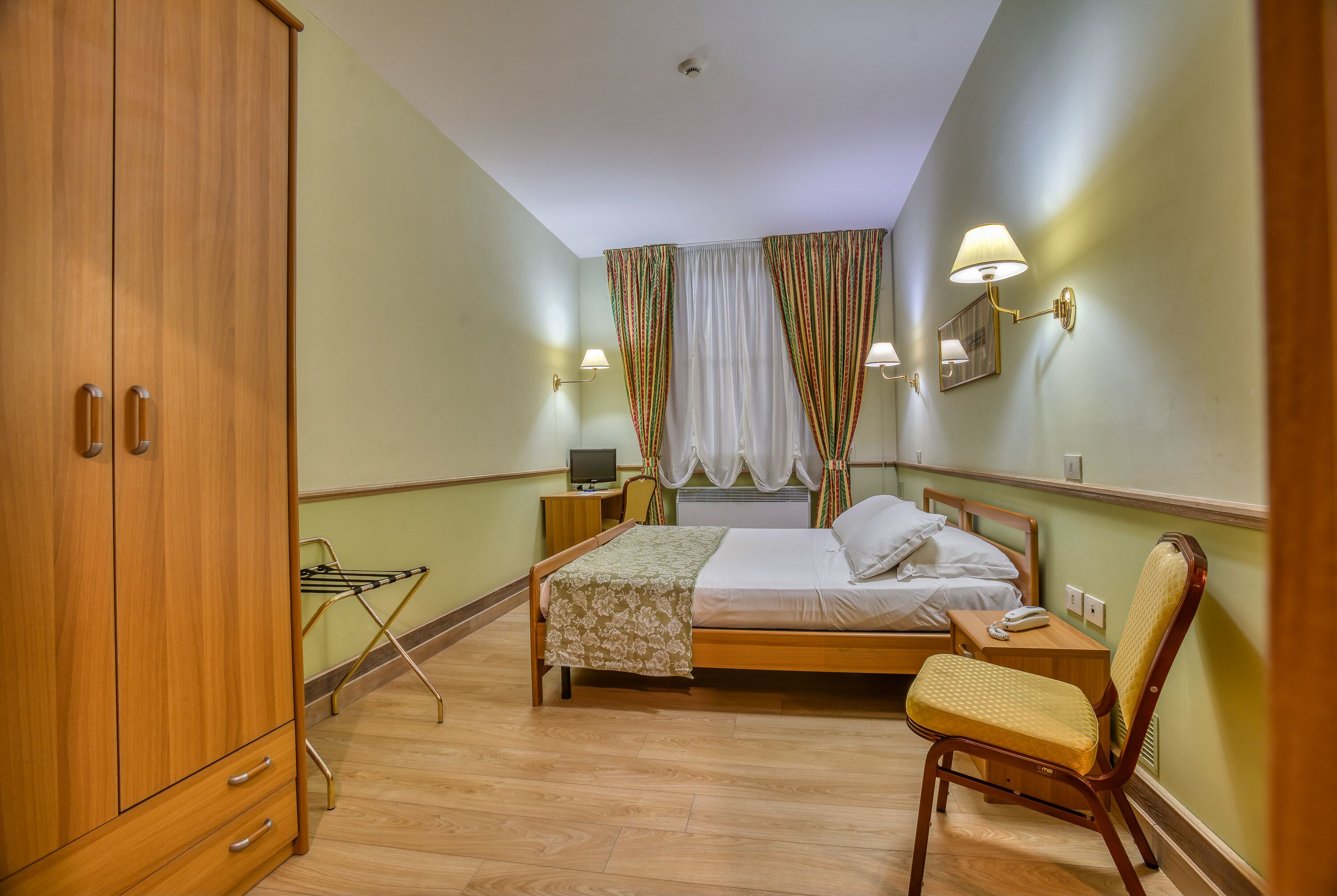 standard double room | 1 bedroom, minibar, in-room safe, individually decorated