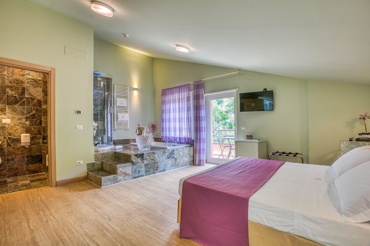 Honeymoon Studio Suite