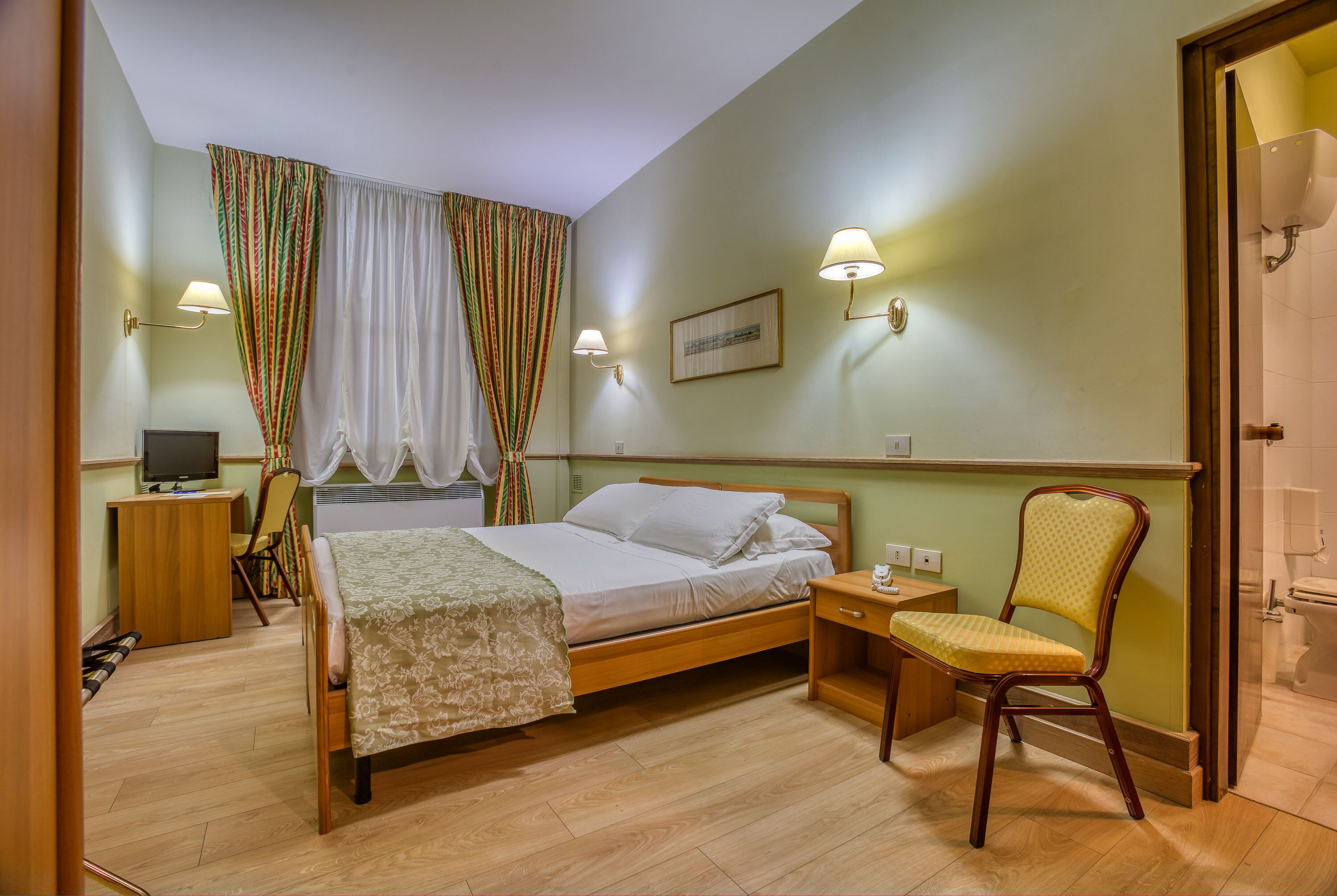 standard double room | 1 bedroom, minibar, in-room safe, individually decorated