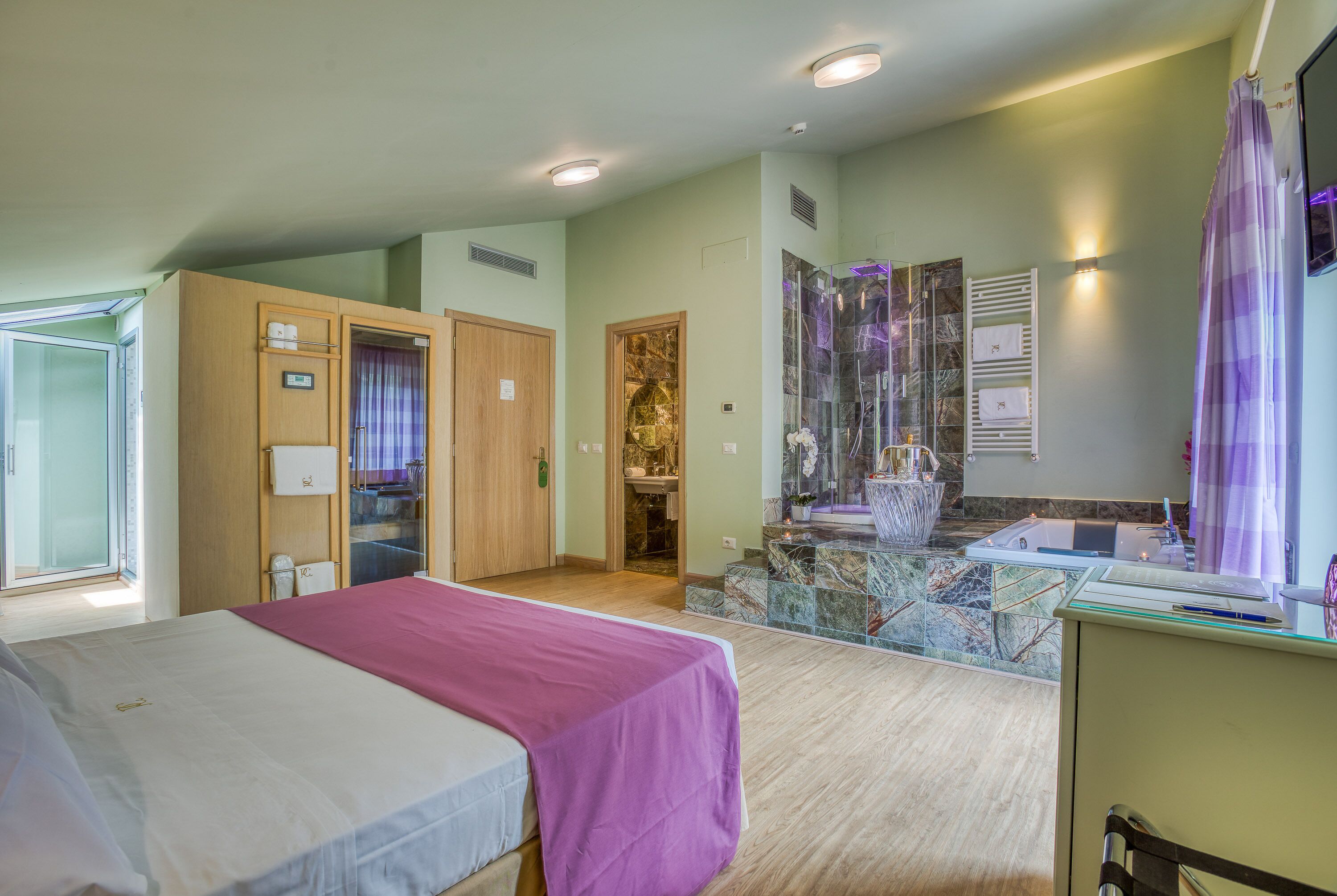 Honeymoon studio suite | 1 slaapkamer, een minibar, een kluis op de kamer