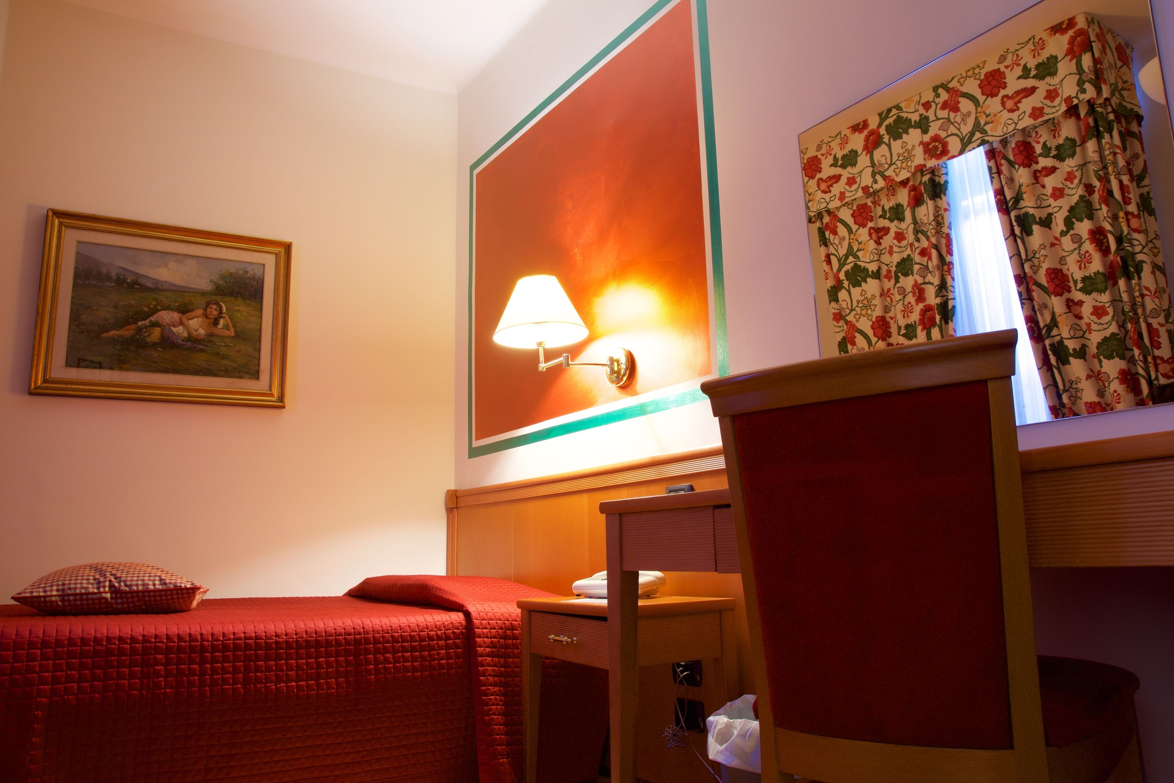 comfort single room | minibar, in-room safe, desk, laptop workspace