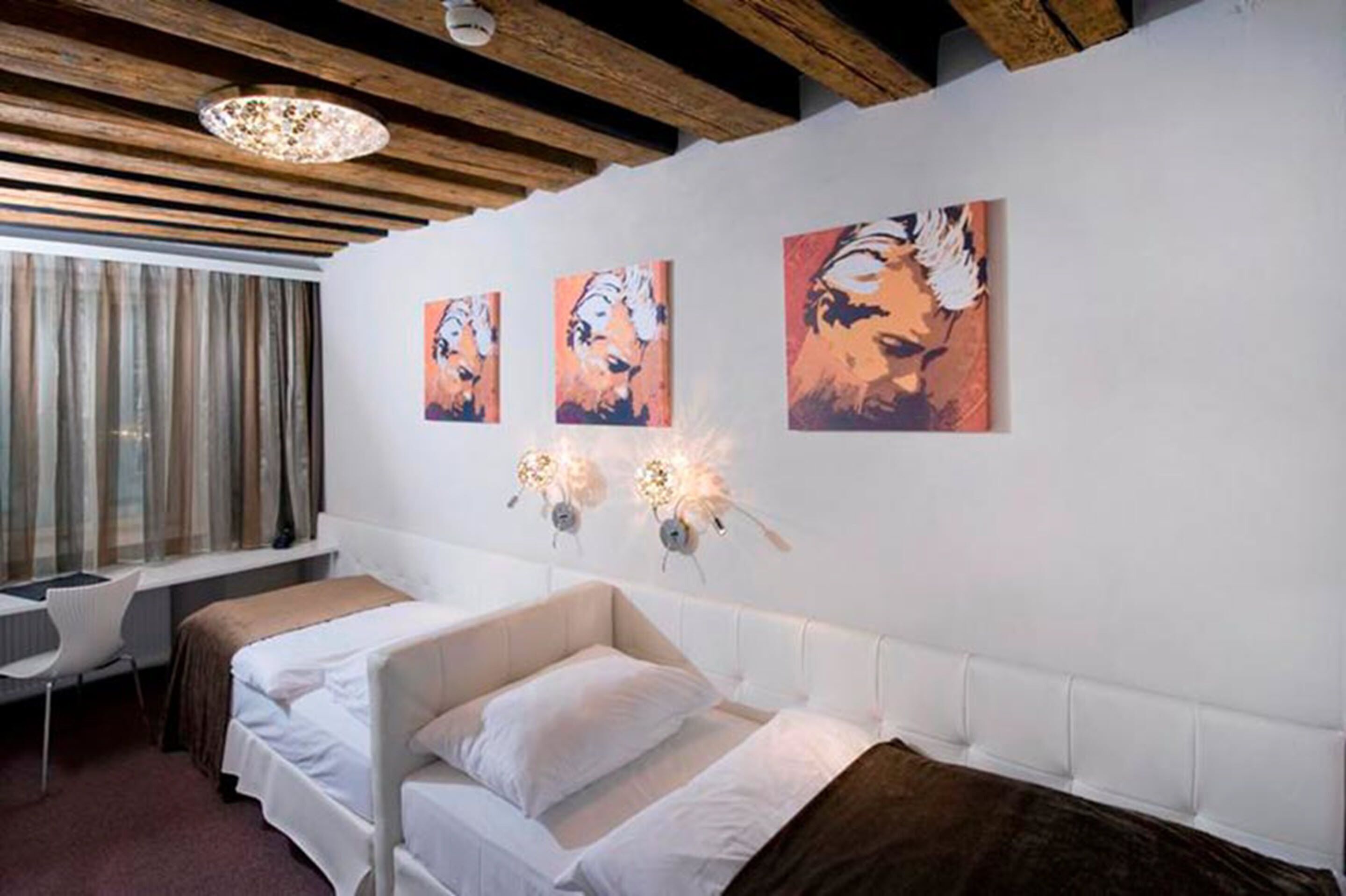 Select Comfort beds, in-room safe, desk, soundproofing