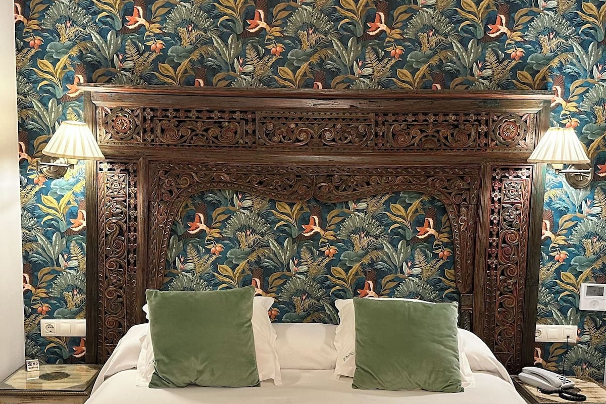 20 bedrooms, down duvets, in-room safe, individually decorated
