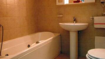 Asciugacapelli, bidet, asciugamani, sapone
