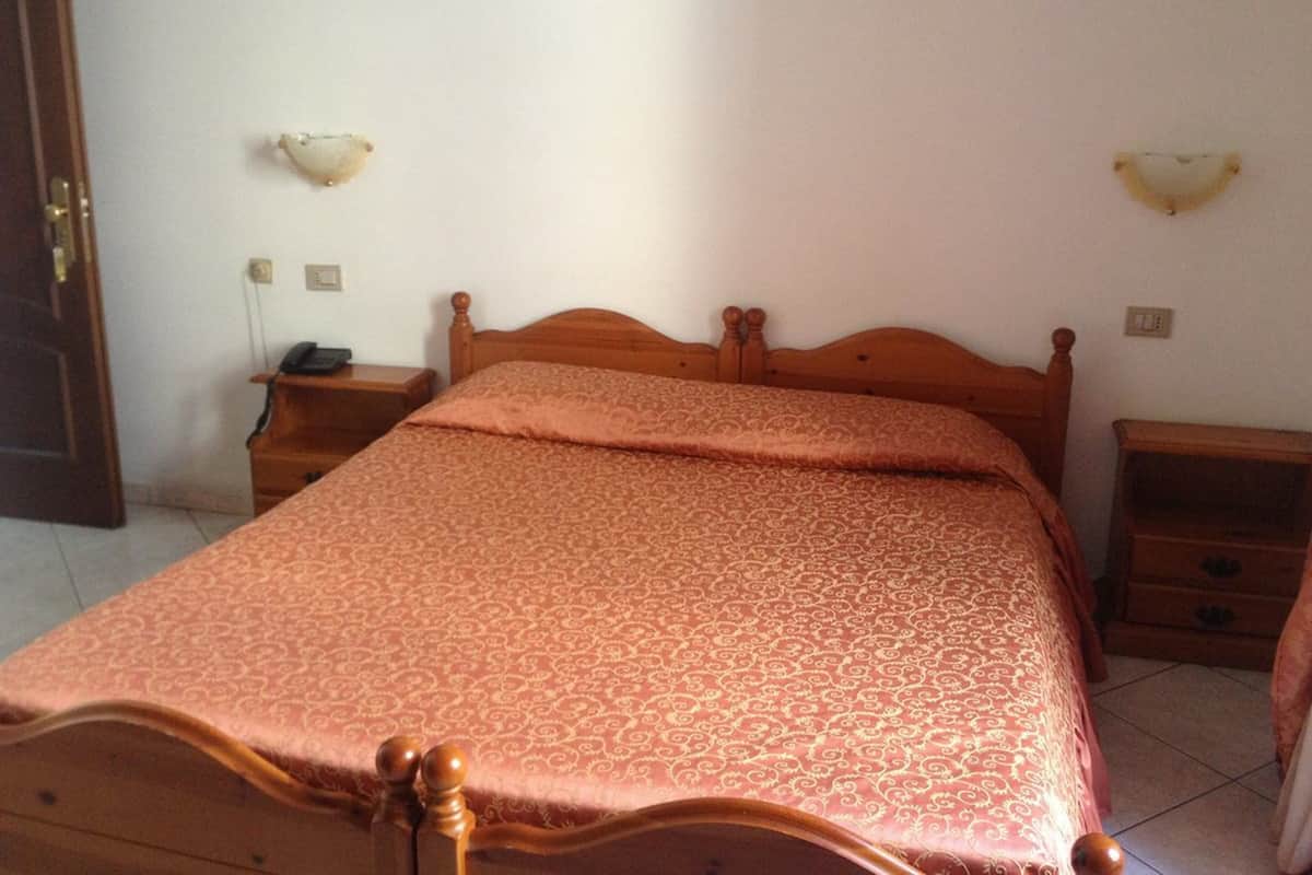 Desk, cots/infant beds, free WiFi, bed sheets